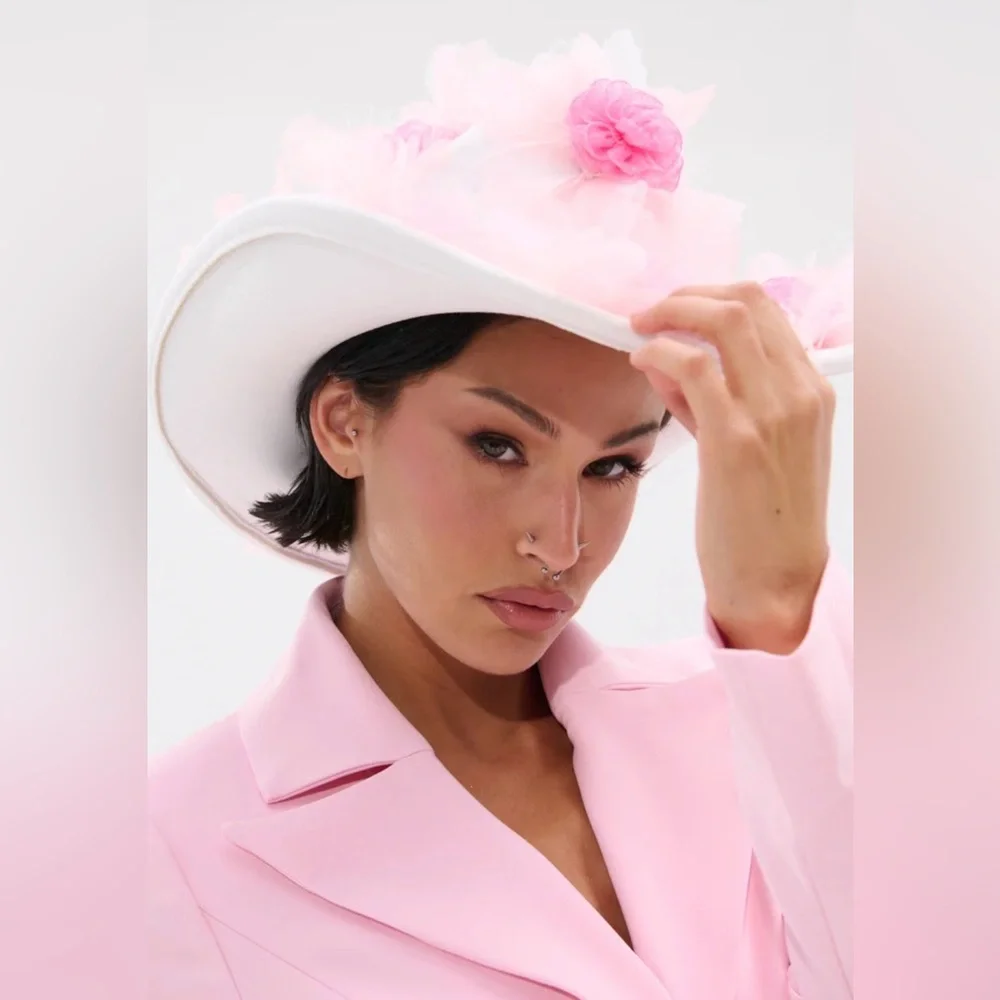 AKIRA Elegant White and Pink Floral cowboy Women's Hat
